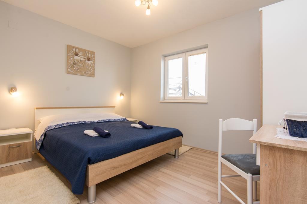 Apartments Mate Turanj Eksteriør bilde